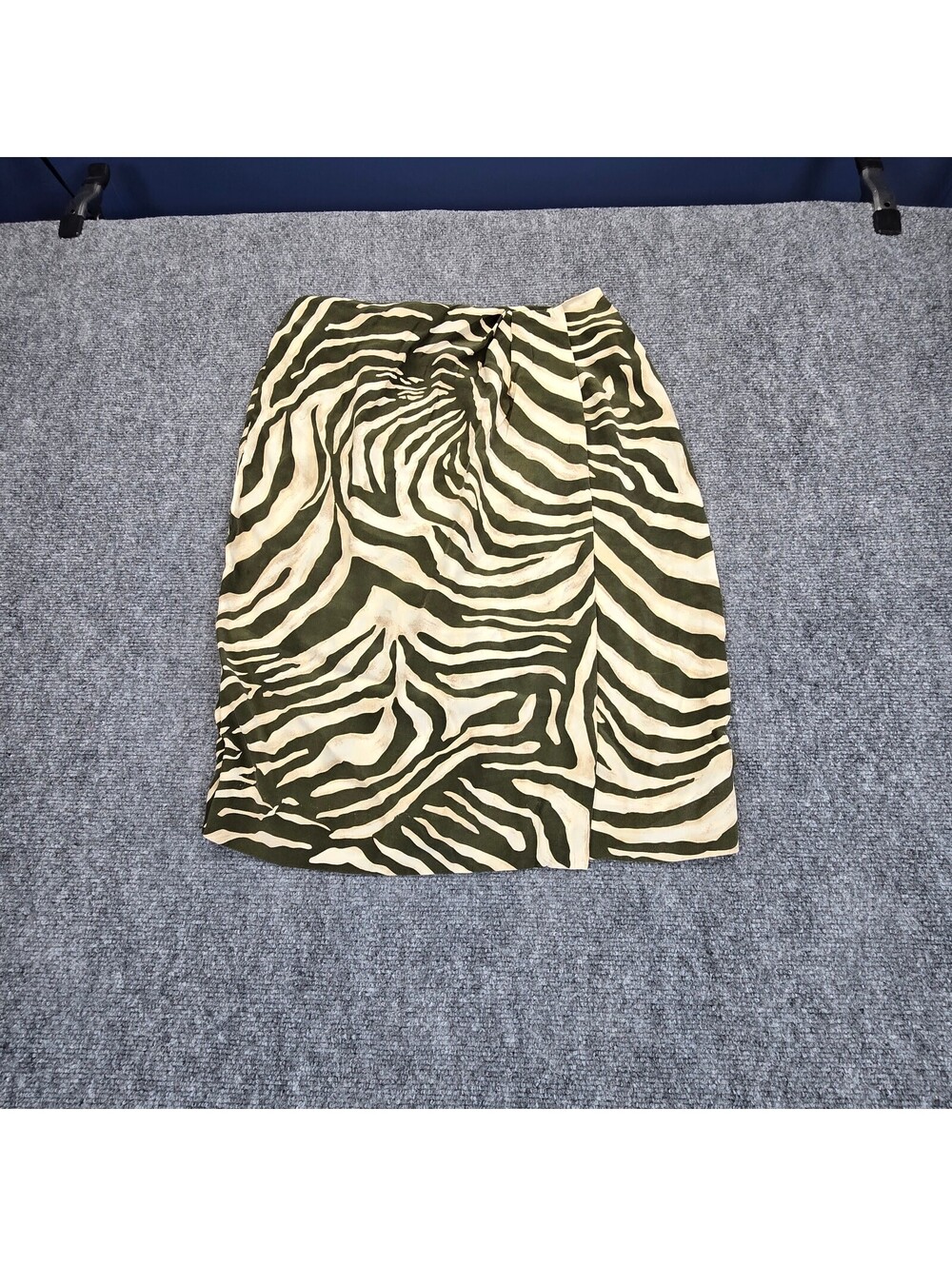 Dana Buchman Silk Zebra Print Wrap Style Skirt Olive Cream Size 10